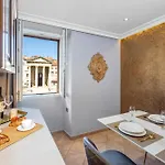 Augustus Forum View Apartment