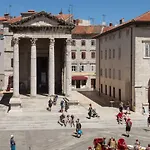 Augustus Forum View * Pula