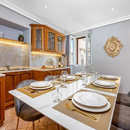 Augustus Forum View * Póla