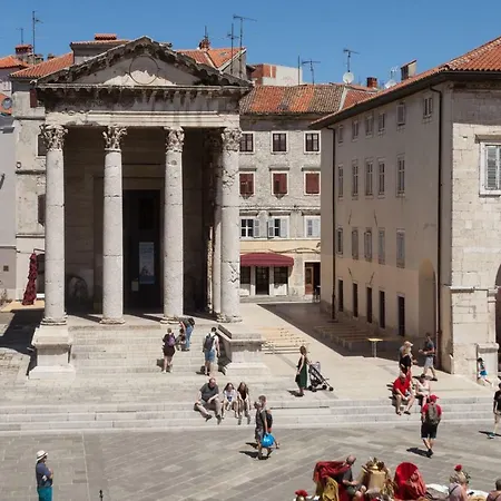 Augustus Forum View * Póla