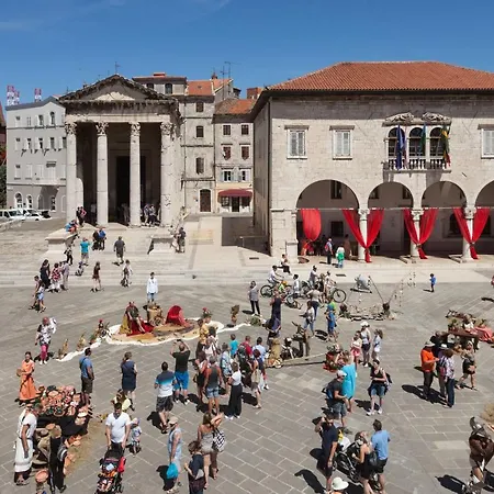 Augustus Forum View Apartman Póla