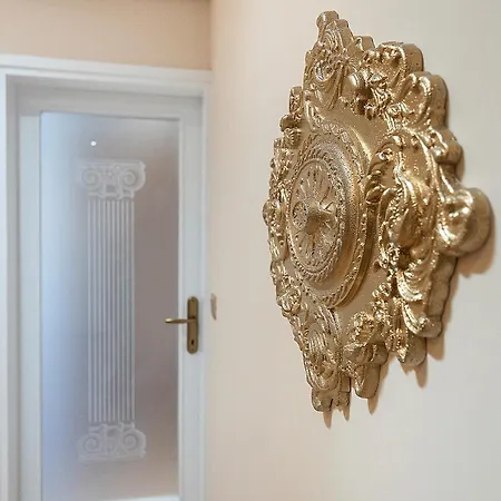 Apartment Augustus Forum View