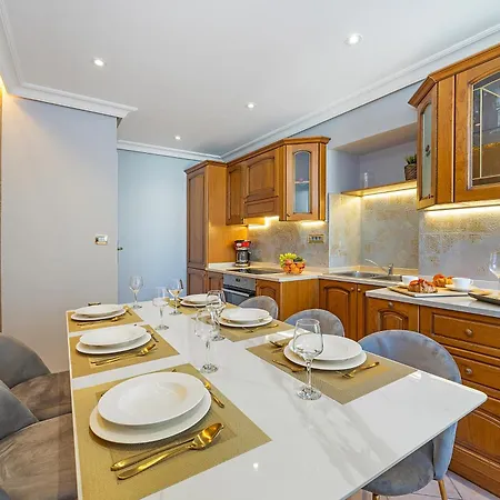 Apartment Augustus Forum View Pula