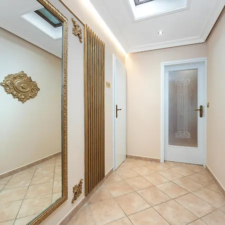 Augustus Forum View Apartment *